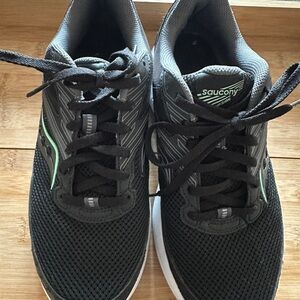 Saucony Women's Cohesion 15 Sneaker Black & Meadow (Size 11W)